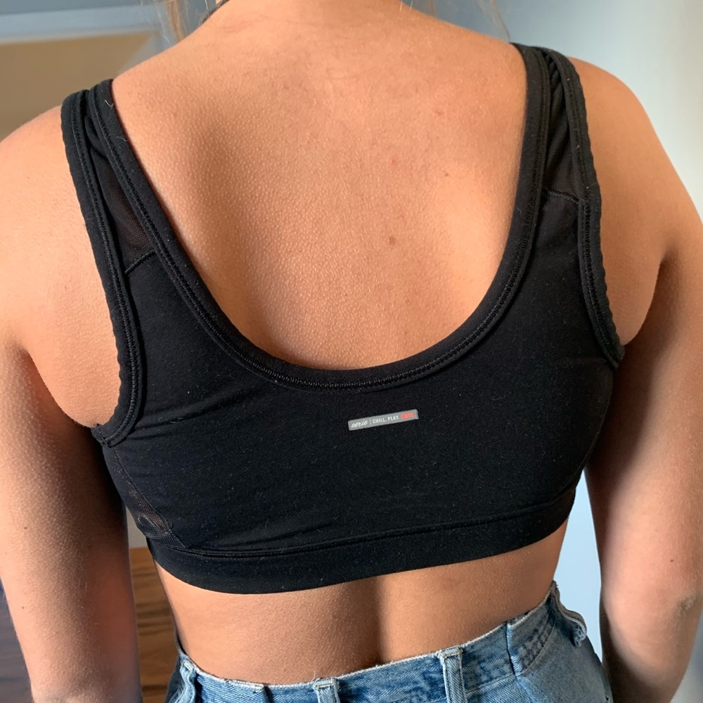 Front zip sports bra